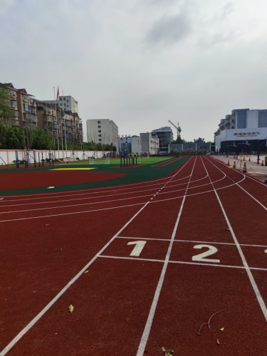 學校塑膠跑道